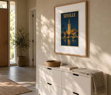 affiche seville nocturne – mise en situation dans une entrée