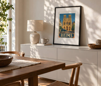 Affiche reims monuments stylisés – mise en situation dans une salle à manger