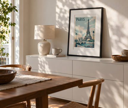 Affiche paris monuments vintage – mise en situation dans une salle à manger