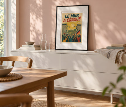 affiche chute du mur de berlin vintage – mise en situation dans une salle à manger