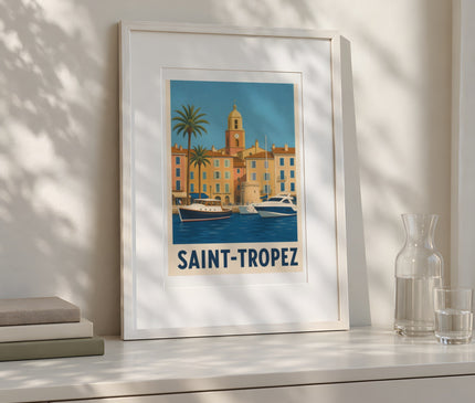 Affiche Vintage Saint-Tropez – mise en situation dans une chambre